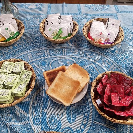 Mio Tulum Hotel Boutique Buitenkant foto A selection of jams and spreads