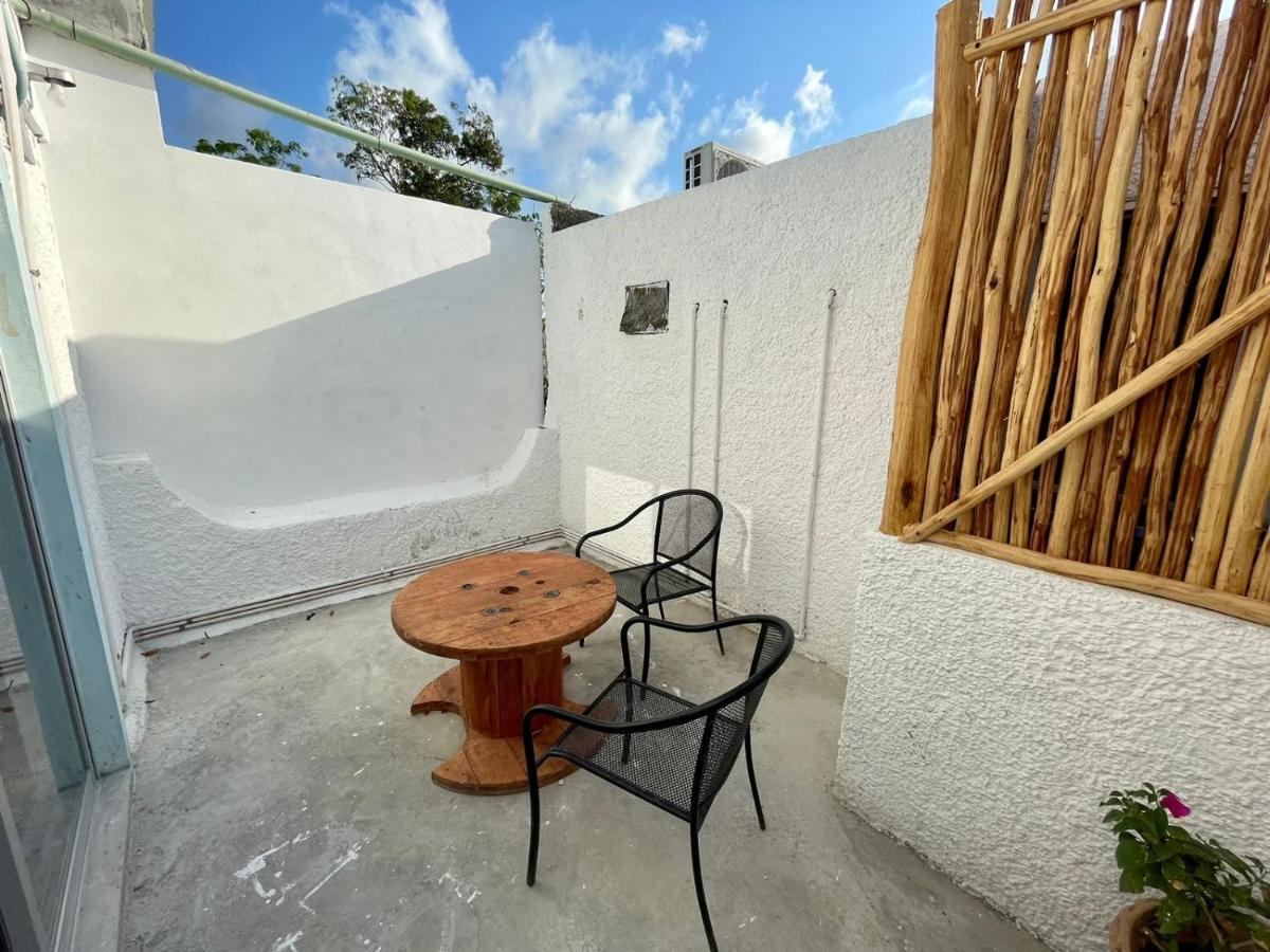 Mio Tulum Hotel Boutique Buitenkant foto A small balcony
